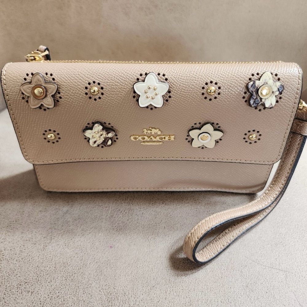 Coach Flower Fold-Over  Wristlet/Clutch  EUC